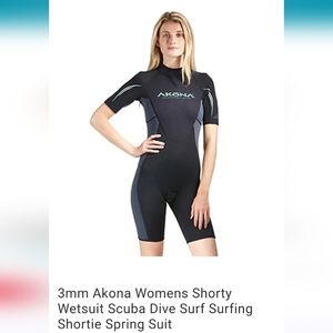 NWT 3mm Akona Women's  Shorty WetSuit
